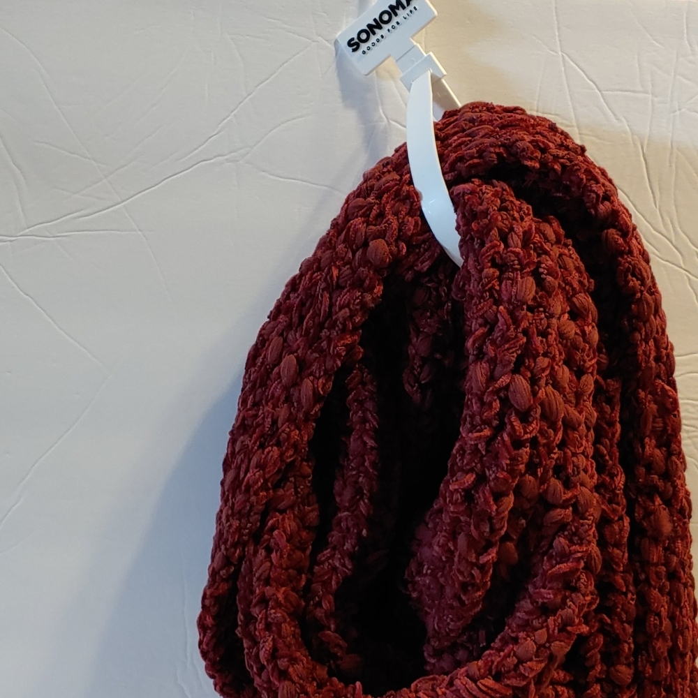 Sonoma Loop. Scarf. Wine. Maroon color.  SALE  WINE COLOR SALE.Sun